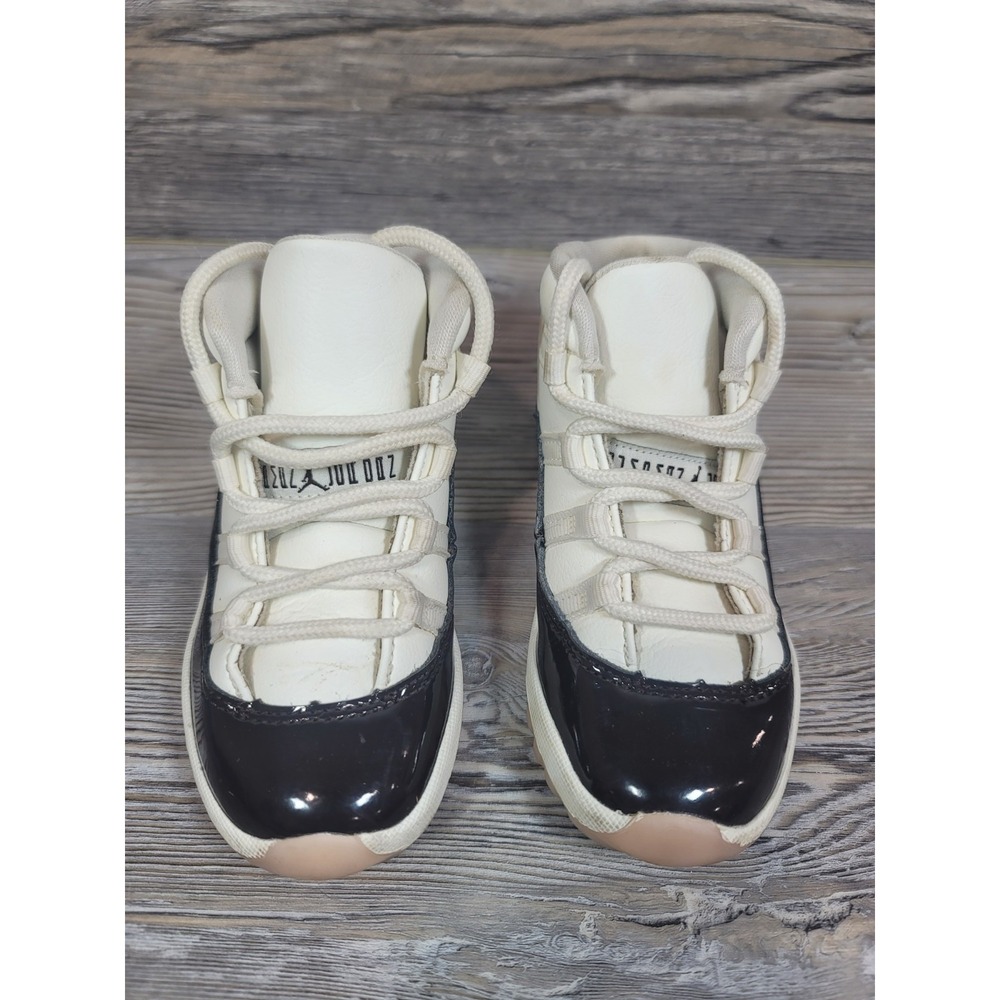 Toddlers Sneakers Air Jordan 11 Retro "Neapolitan" sail white glossy dark brown